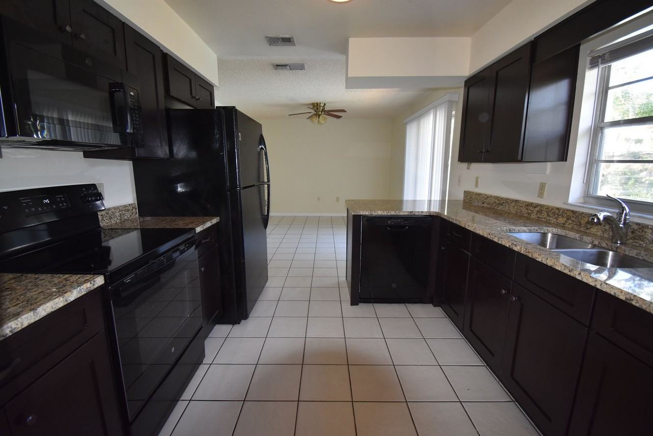 1039 Branchwood Dr - Photo 6 of 17