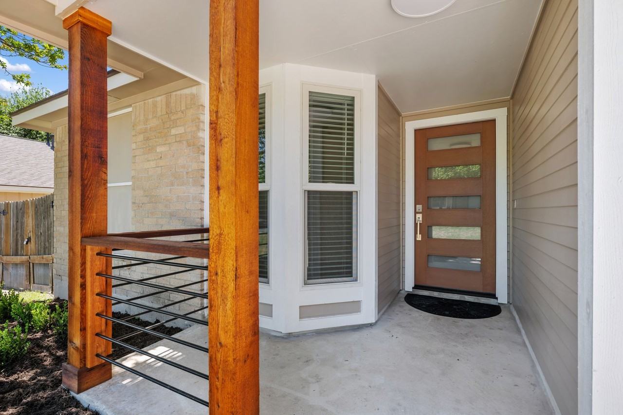 11932 Shropshire Blvd - Photo 2 of 32