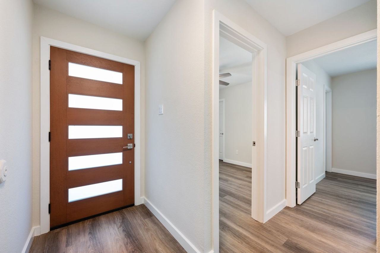 11932 Shropshire Blvd - Photo 3 of 32