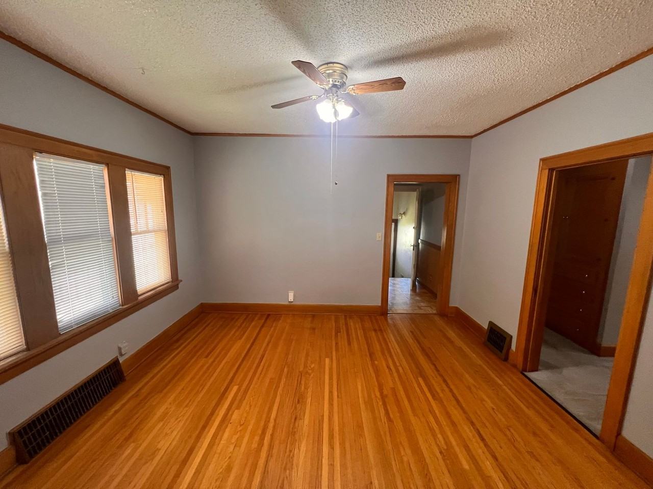 1928 J St - Photo 3 of 30