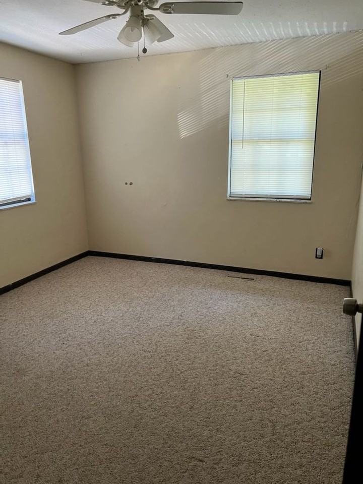 164 N Hills Dr - Photo 2 of 13
