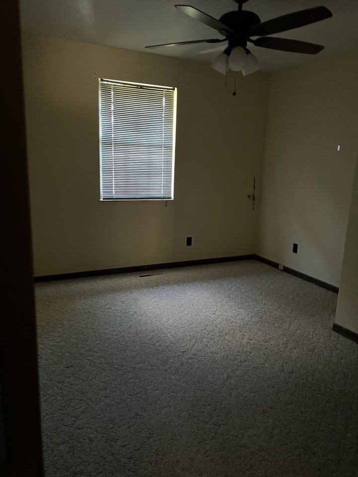 164 N Hills Dr - Photo 3 of 13