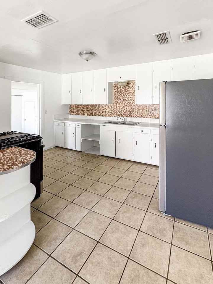 1207 E Scharbauer St - Photo 3 of 13