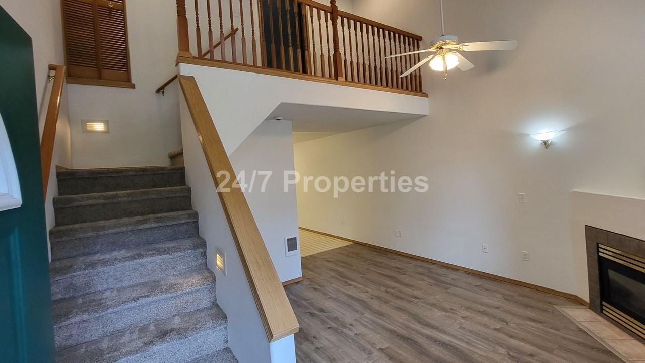 18763 Se Division St - Photo 2 of 13