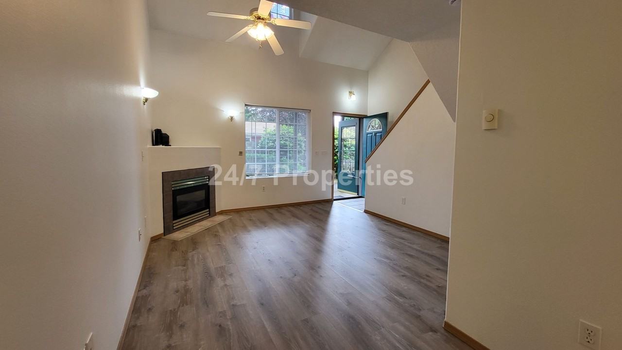 18763 Se Division St - Photo 3 of 13