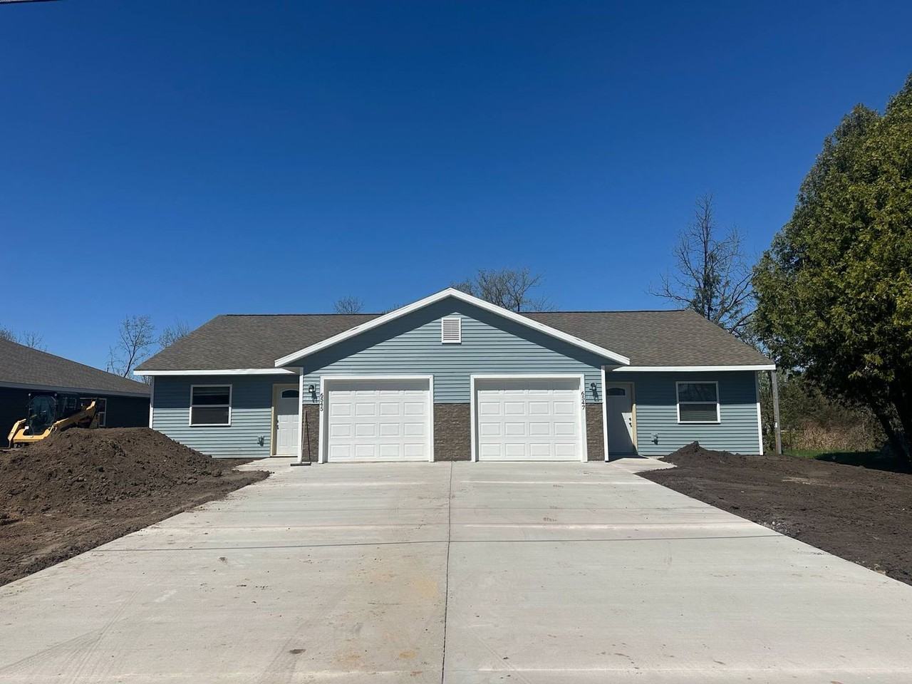 6545 Anderton Ave - Photo 3 of 8