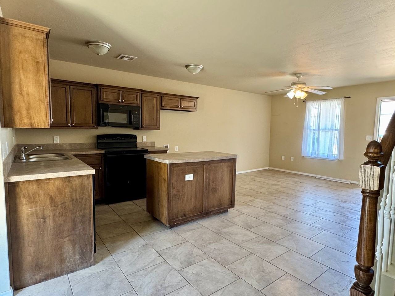 1301 Southwest Washington Avenue - Photo 2 of 8