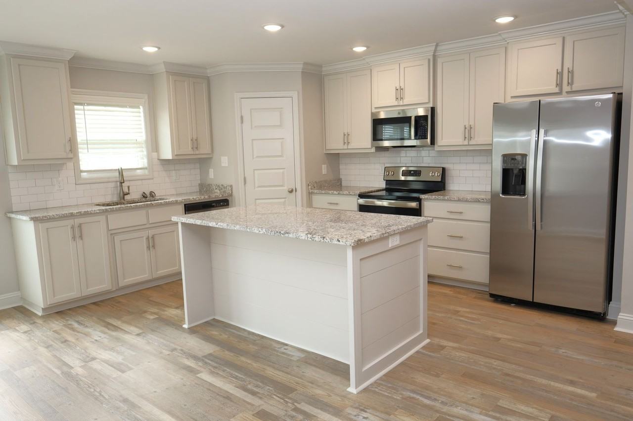 2047 Meadow Cove Dr - Photo 3 of 16