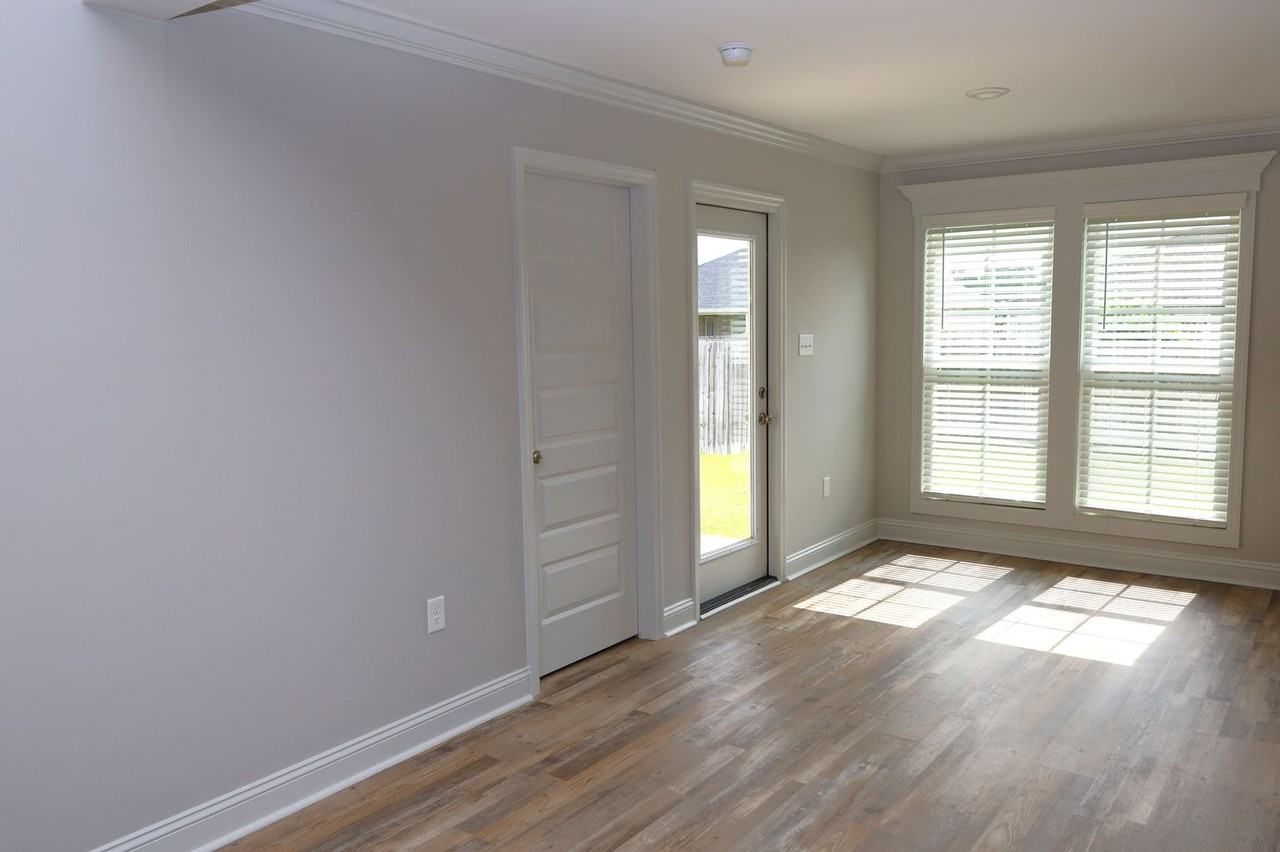 2047 Meadow Cove Dr - Photo 4 of 16