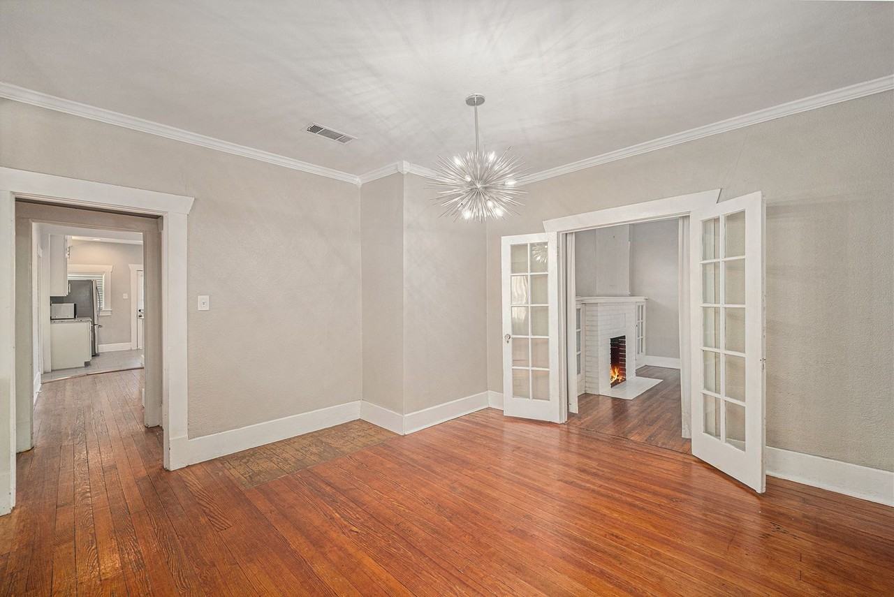 1319 S Henderson St - Photo 3 of 32