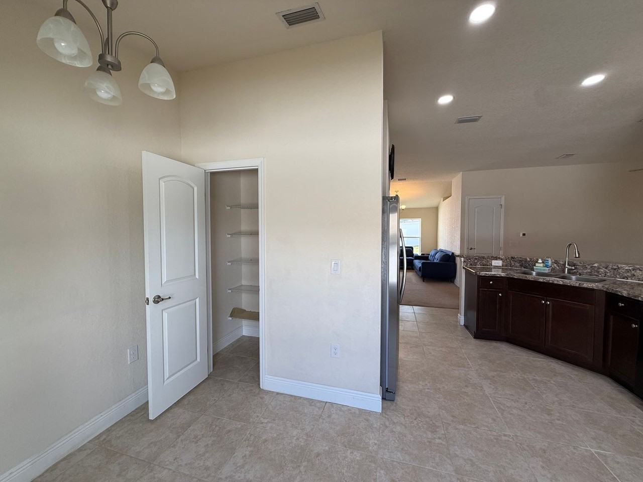 585 W Runyon Loop - Photo 7 of 19
