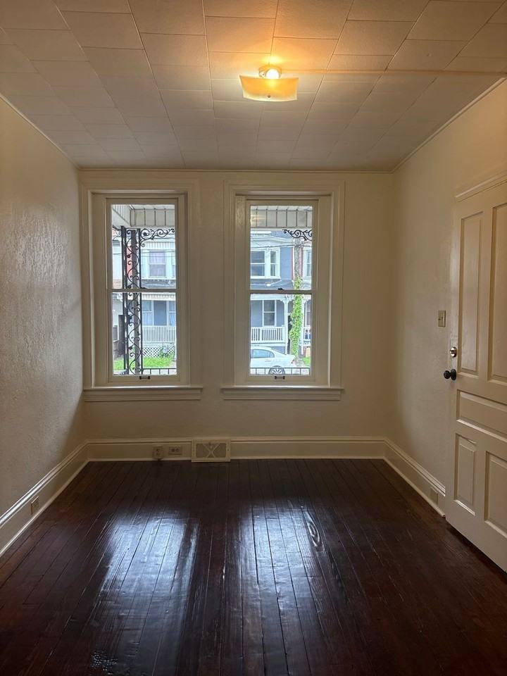 455 E Prospect St 1st Fl - Photo 2 of 11
