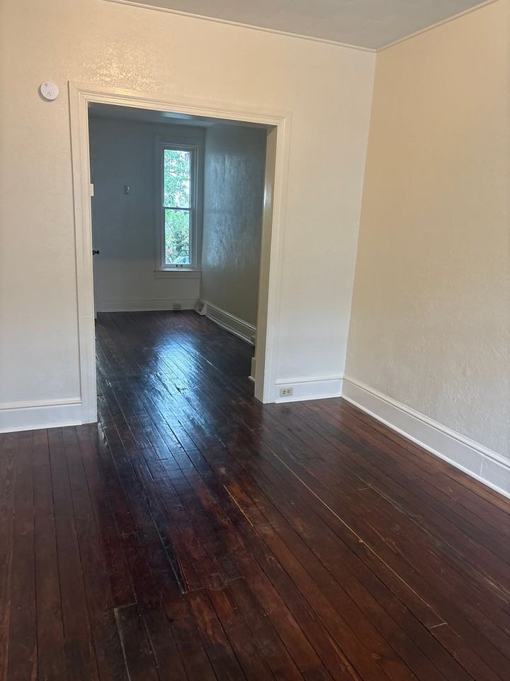 455 E Prospect St 1st Fl - Photo 3 of 11