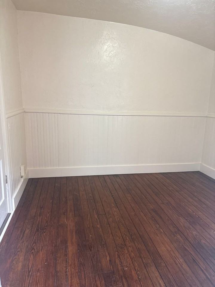 455 E Prospect St 1st Fl - Photo 7 of 11