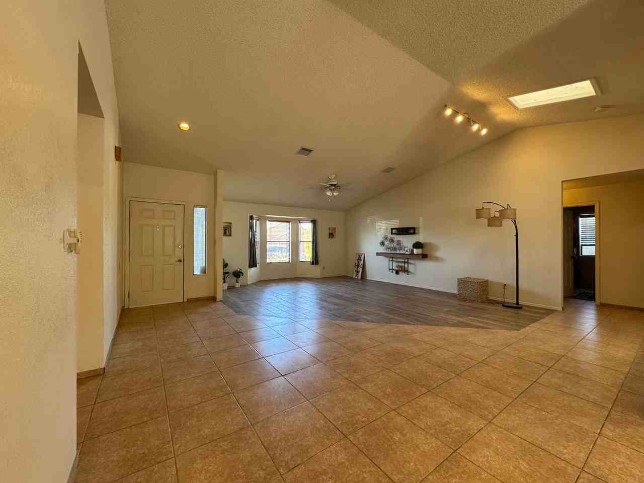2660 Ridge Crest St - Photo 3 of 28
