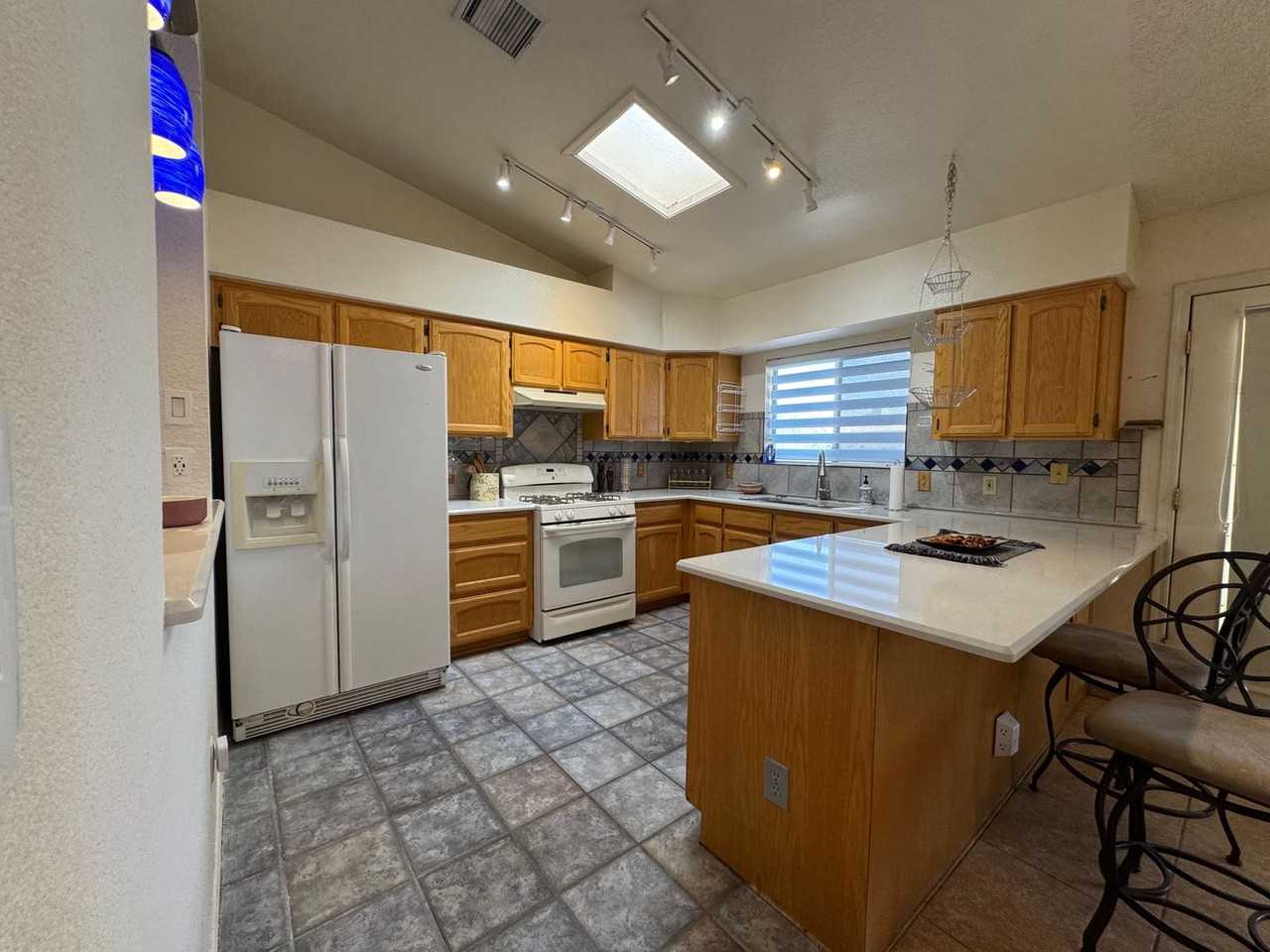 2660 Ridge Crest St - Photo 5 of 28