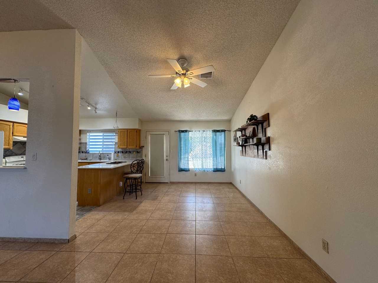 2660 Ridge Crest St - Photo 7 of 28