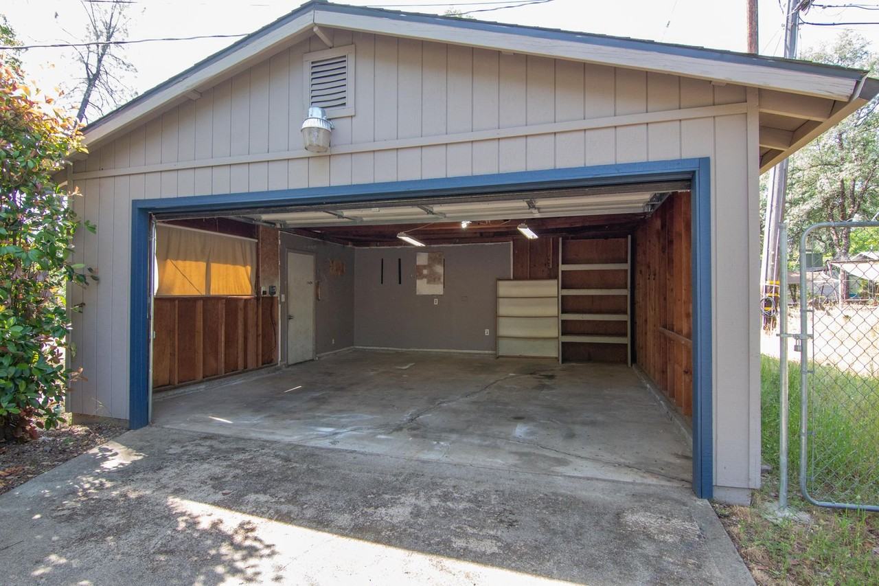 18623 Oasis Rd - Photo 2 of 28