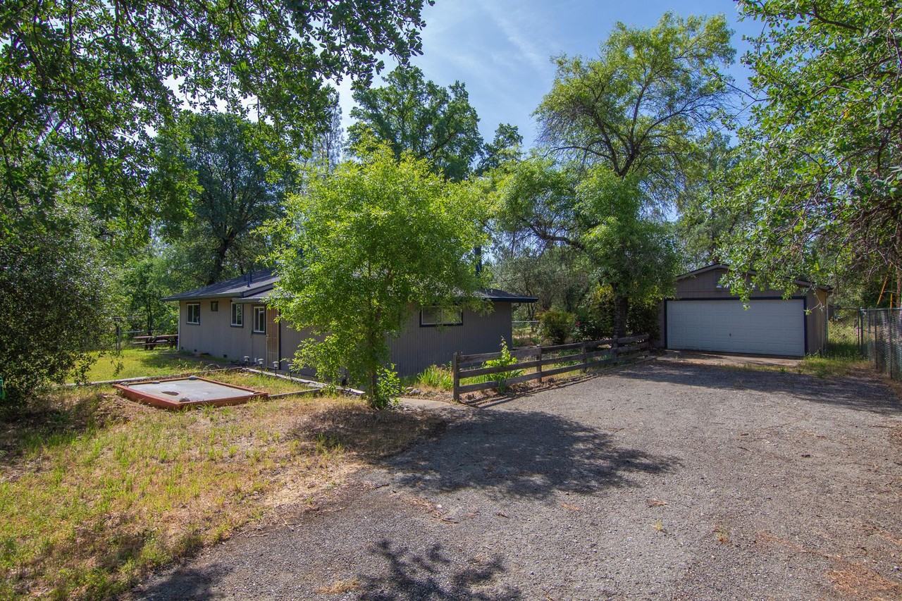 18623 Oasis Rd - Photo 3 of 28