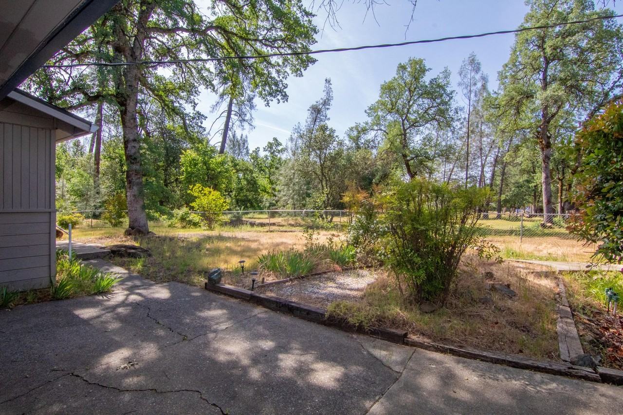 18623 Oasis Rd - Photo 4 of 28