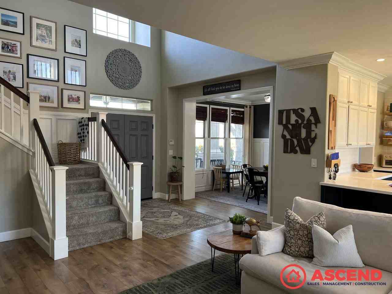 10103 Roehampton Ave - Photo 2 of 20