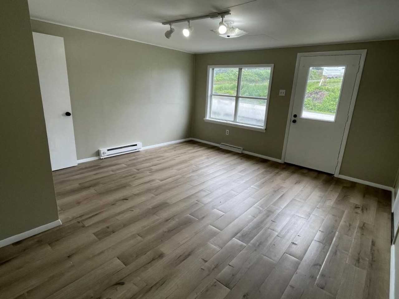 668 Weavers Mill Rd - Photo 3 of 26