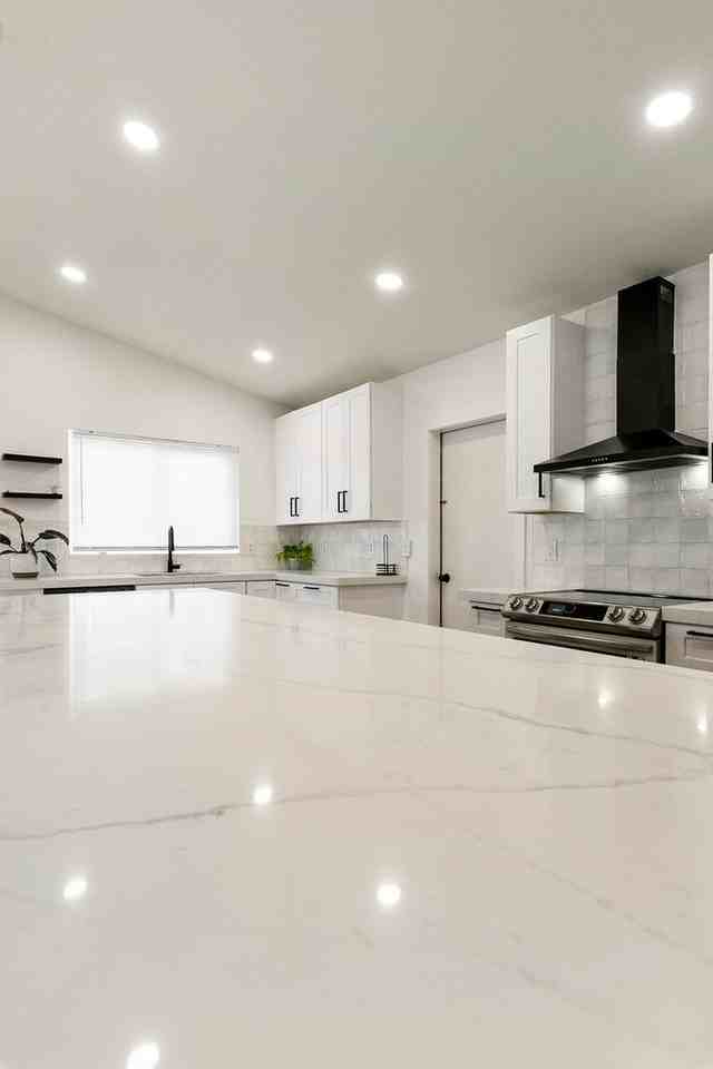 351 W Amoroso Dr - Photo 2 of 21