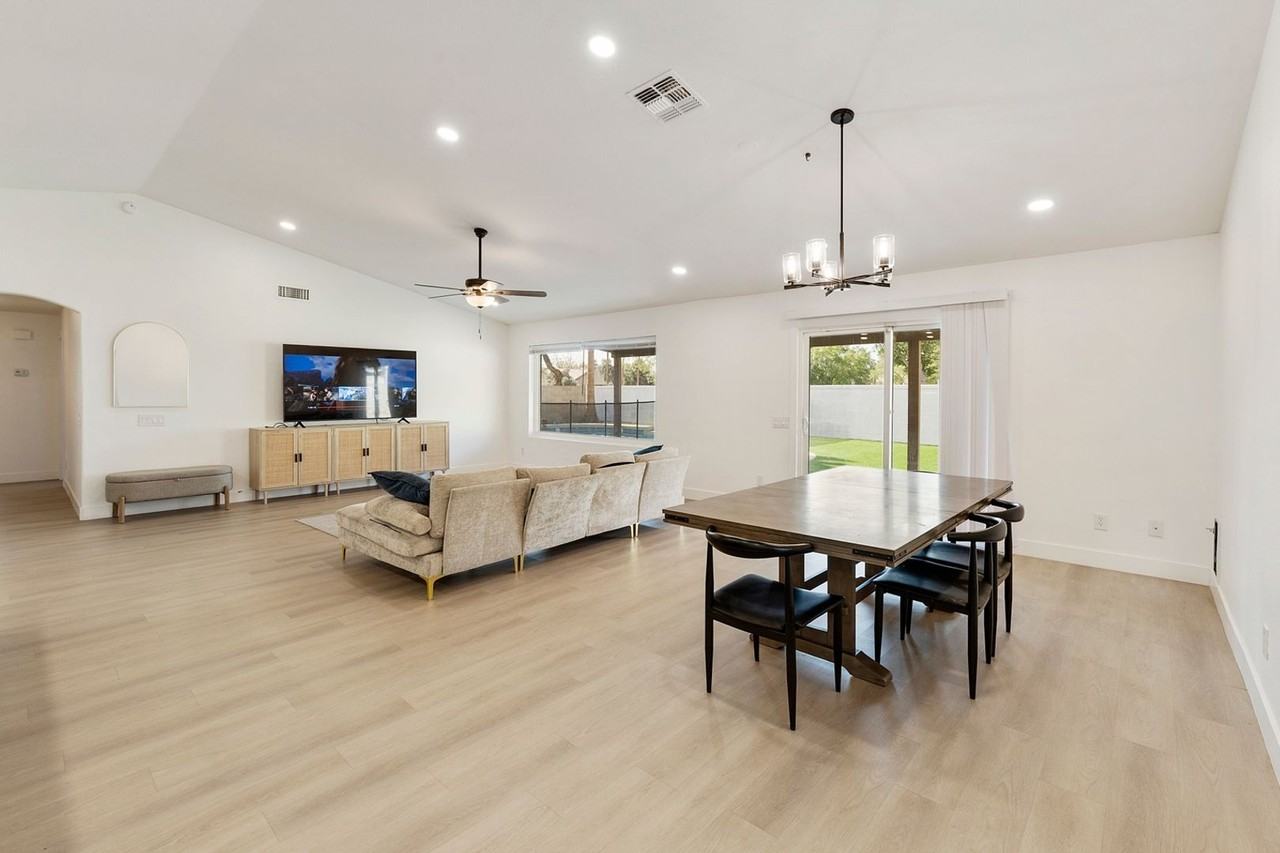 351 W Amoroso Dr - Photo 6 of 21