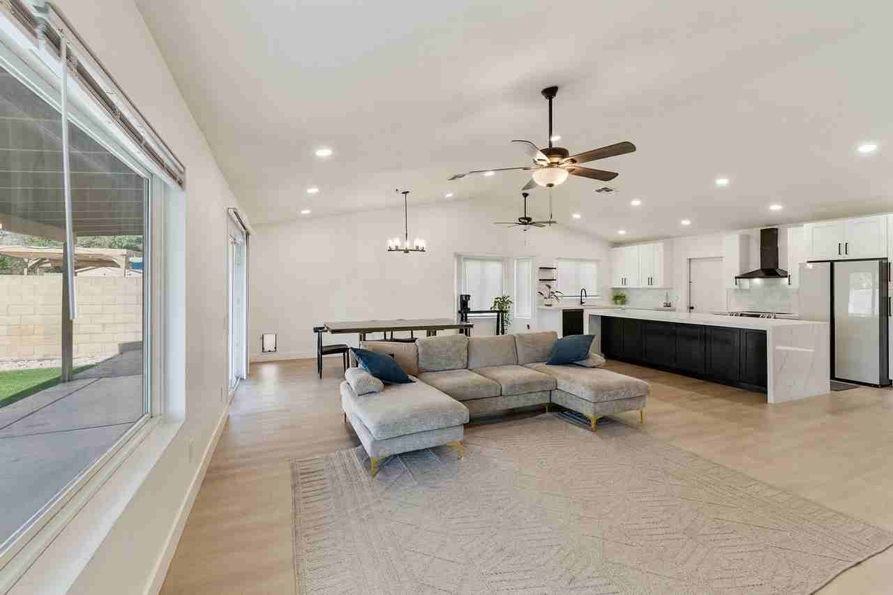 351 W Amoroso Dr - Photo 5 of 21