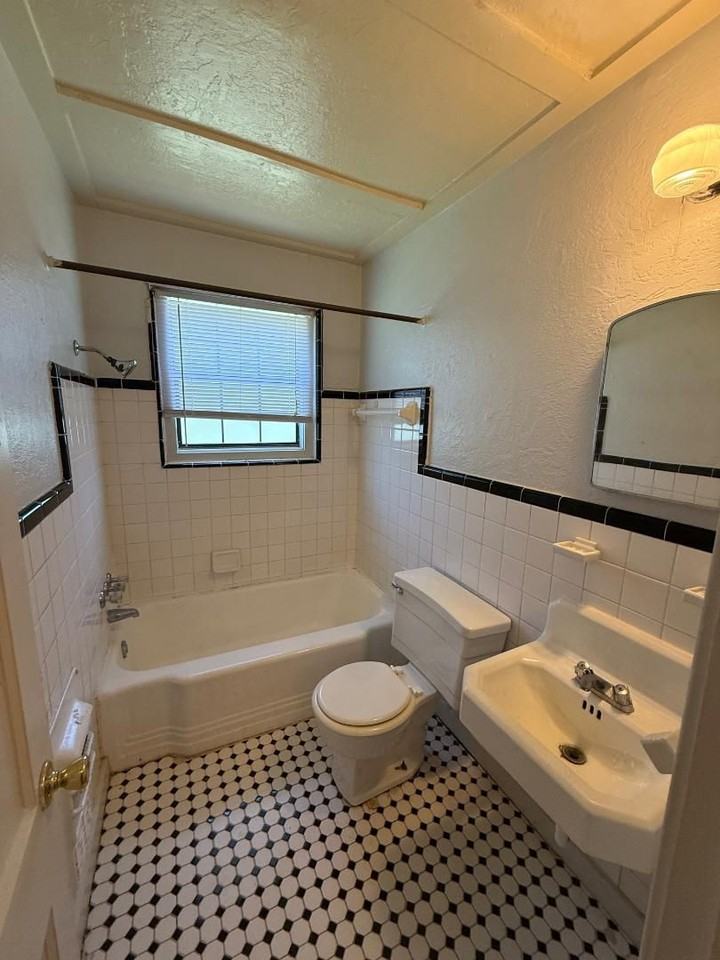 1109 Arkansas St - Photo 6 of 7