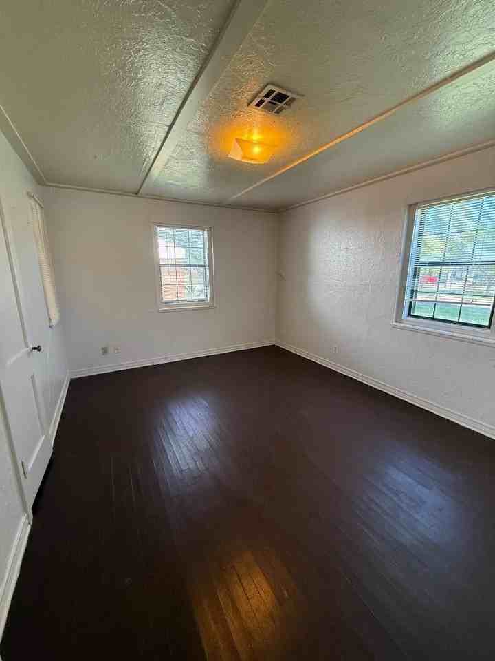 1109 Arkansas St - Photo 7 of 7