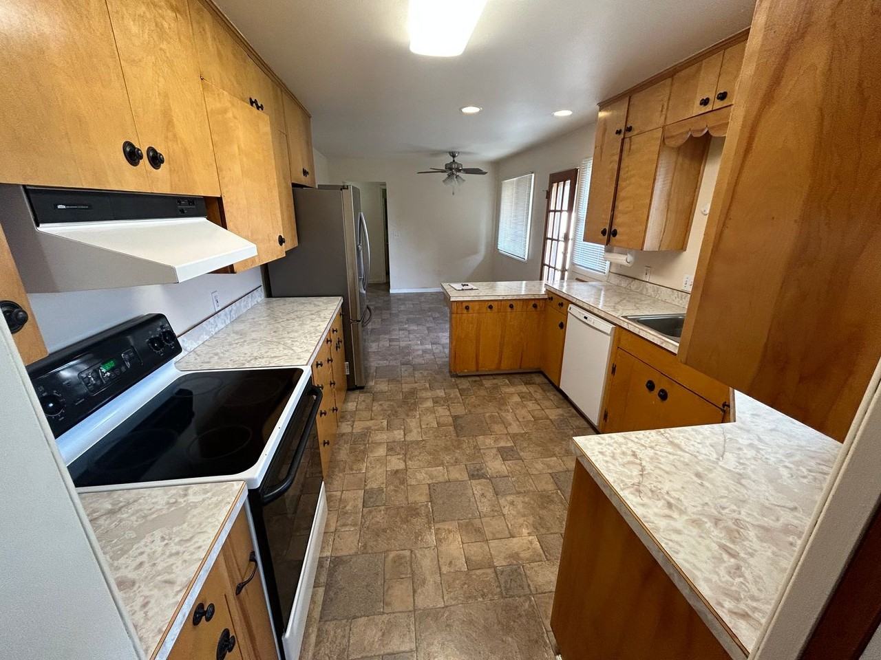 616 E Collins St - Photo 3 of 12