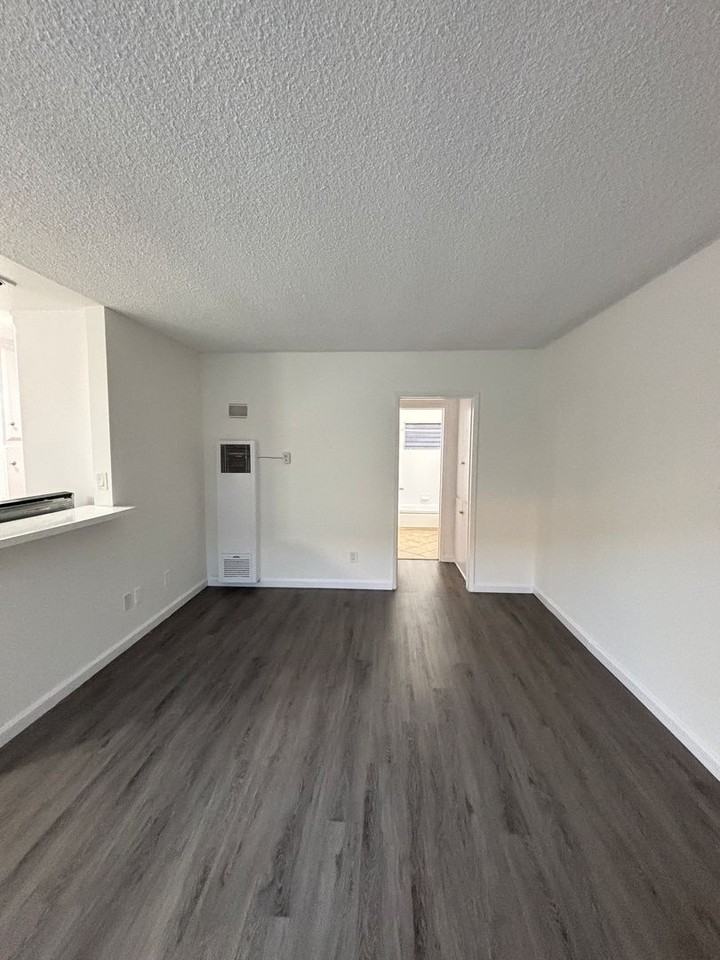 1315 N Columbus Ave. - Photo 2 of 13