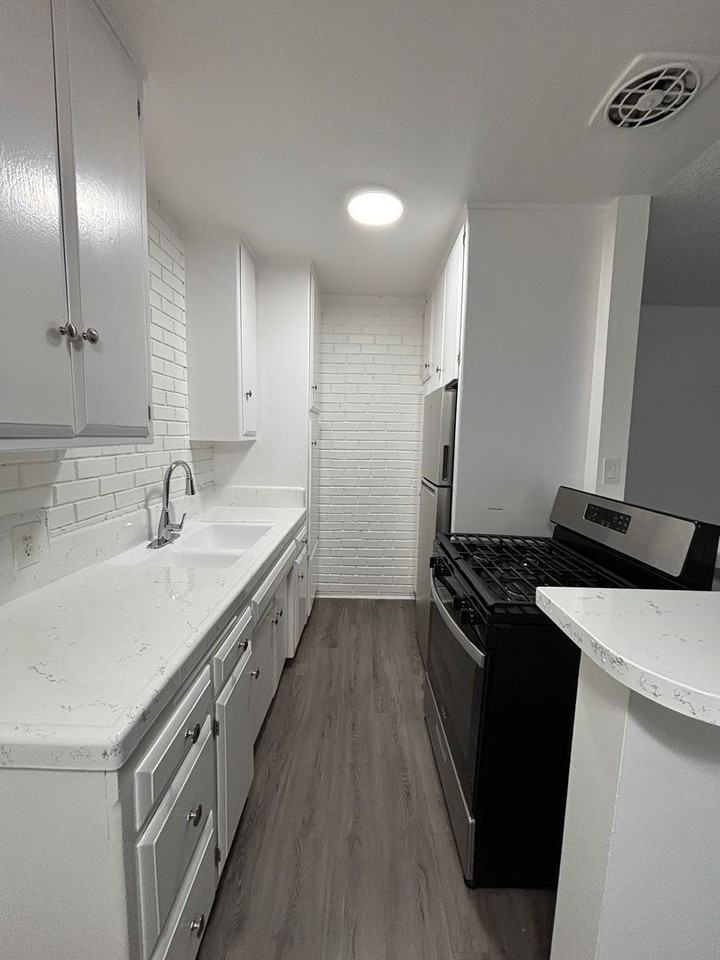 1315 N Columbus Ave. - Photo 5 of 13