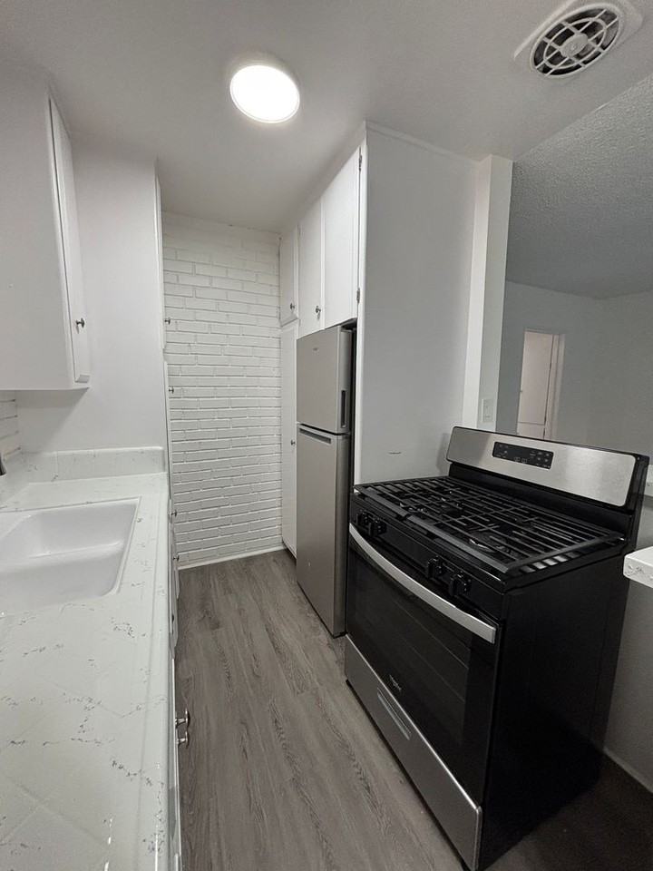 1315 N Columbus Ave. - Photo 6 of 13