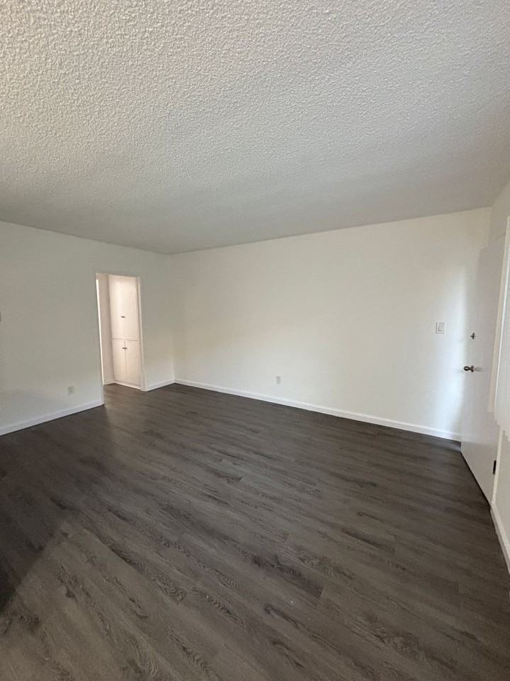 1315 N Columbus Ave. - Photo 7 of 13