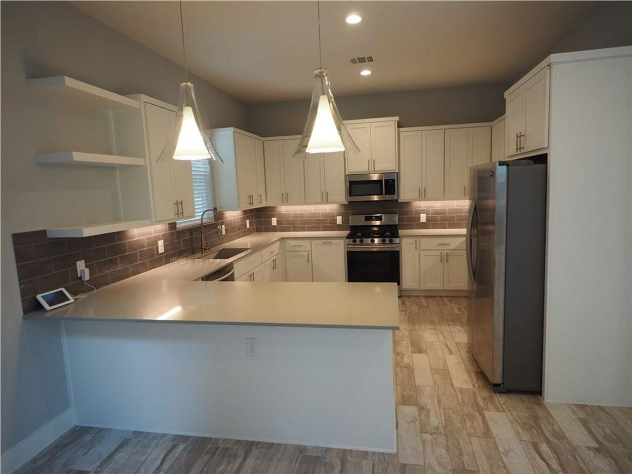 6913 Providence Ave #A - Photo 4 of 26