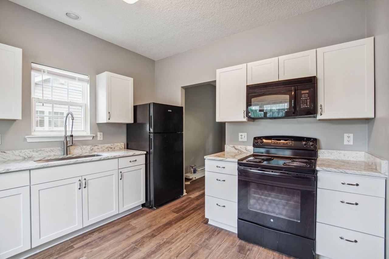 1117 Aaron Dr - Photo 3 of 21