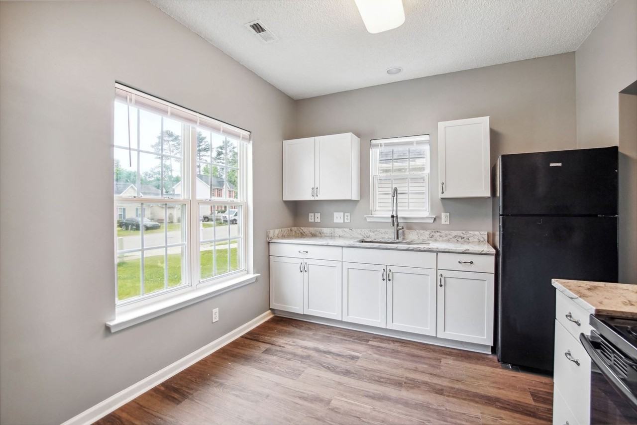 1117 Aaron Dr - Photo 4 of 21