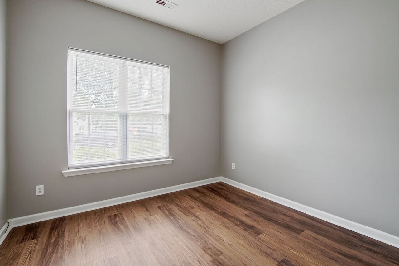 1117 Aaron Dr - Photo 5 of 21