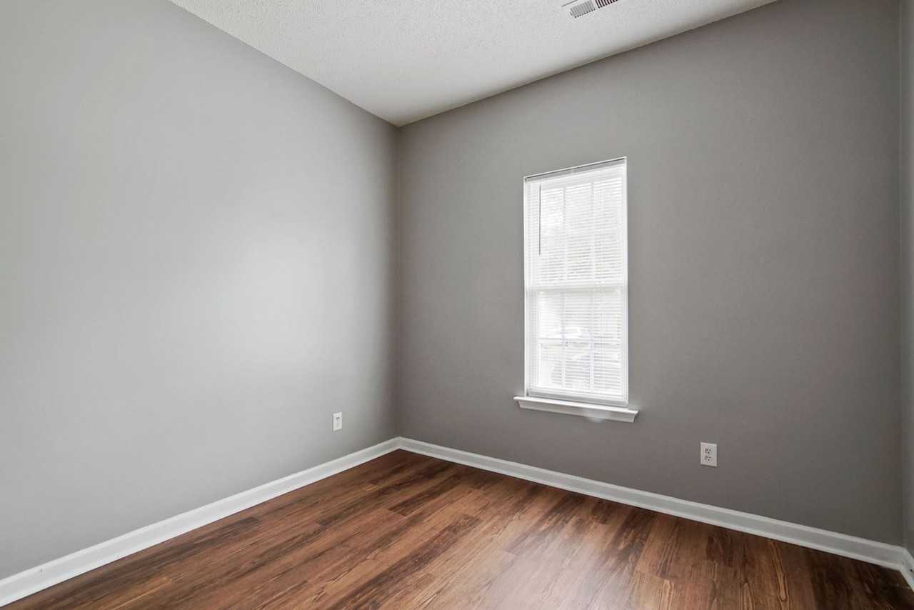 1117 Aaron Dr - Photo 6 of 21