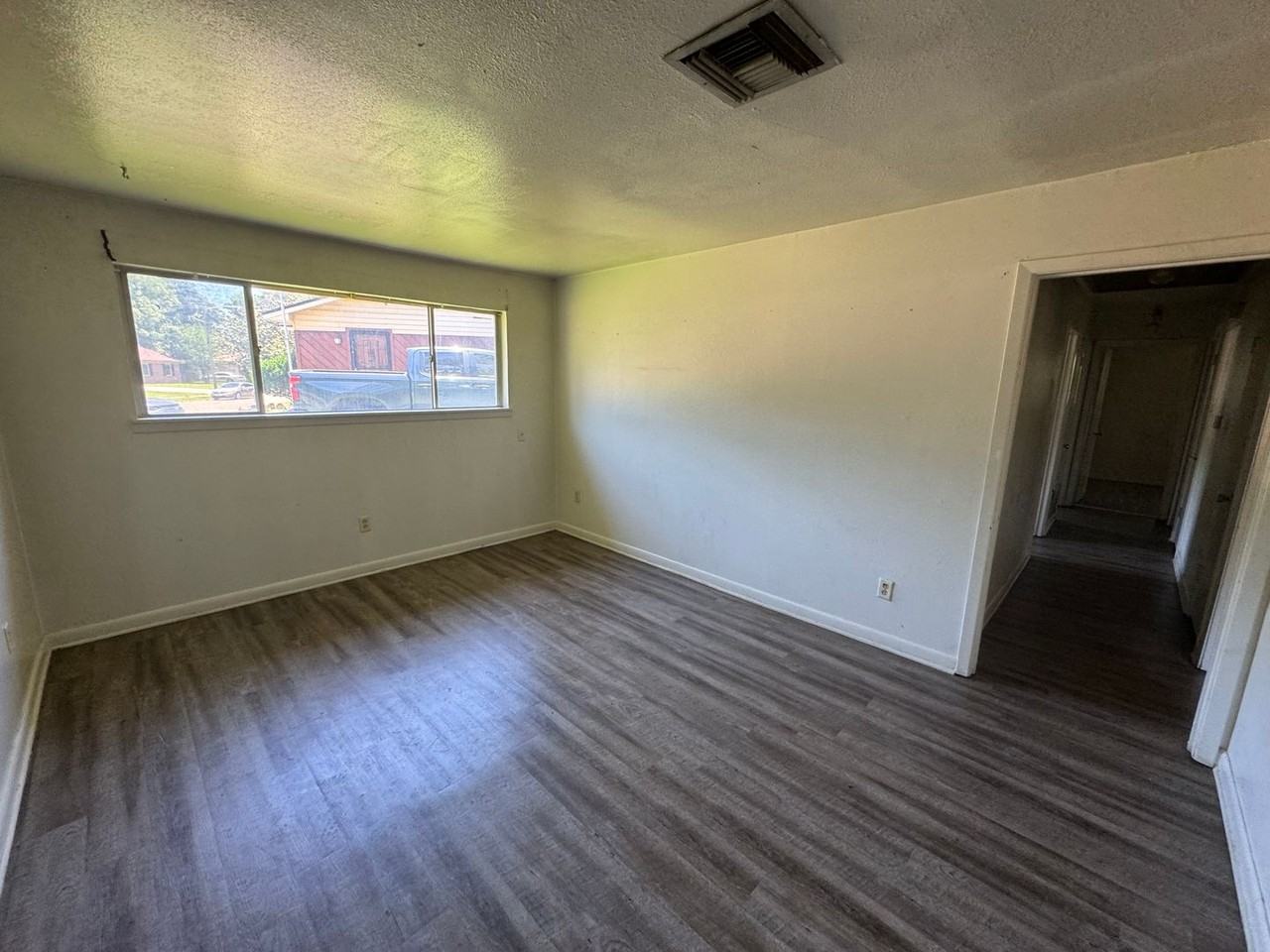 3325 Sun Valley Ct - Photo 3 of 8