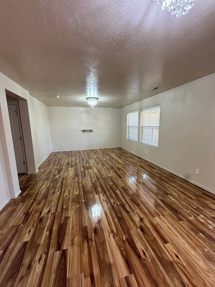 1001 N Dove Ave - Photo 3 of 21