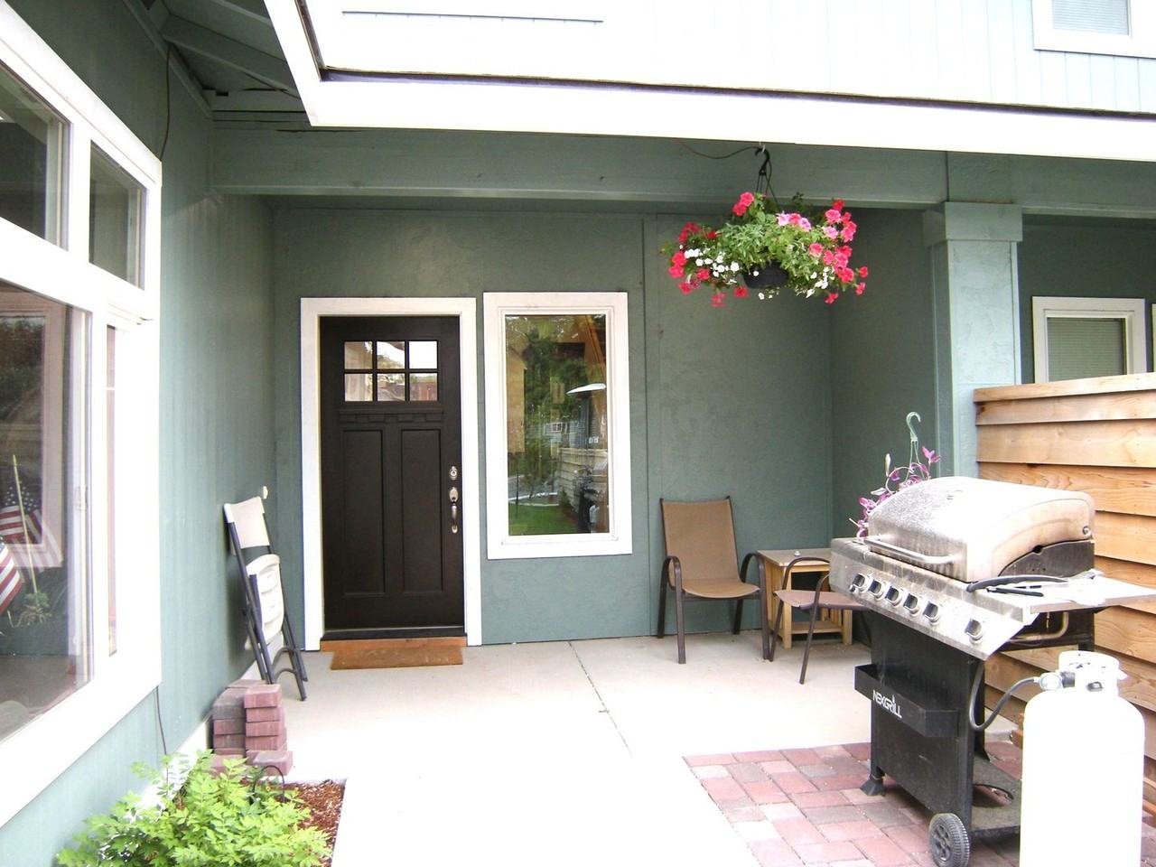 597 Nw 8th St - Photo 2 of 18