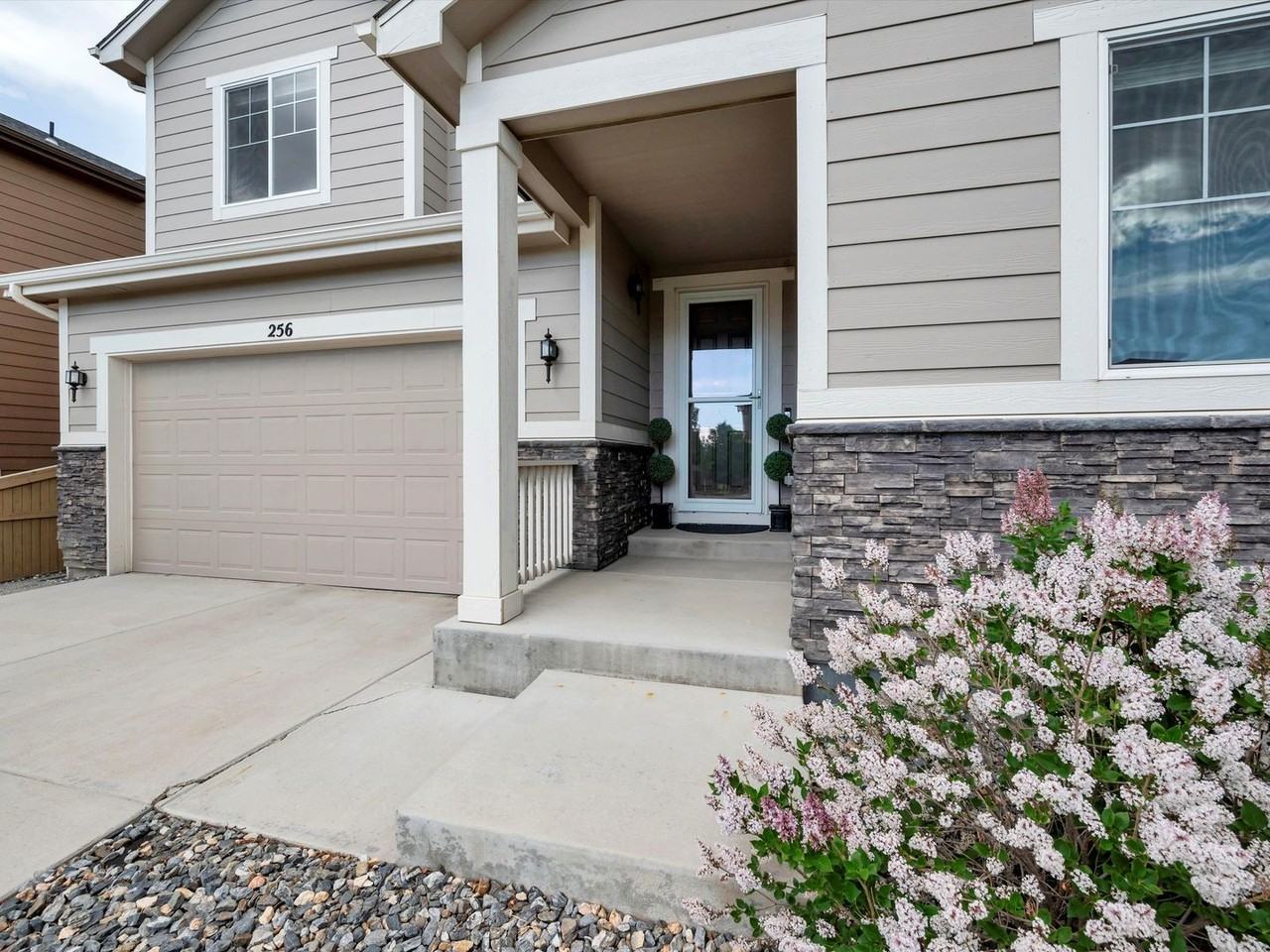 256 Western Sky Cir - Photo 2 of 39