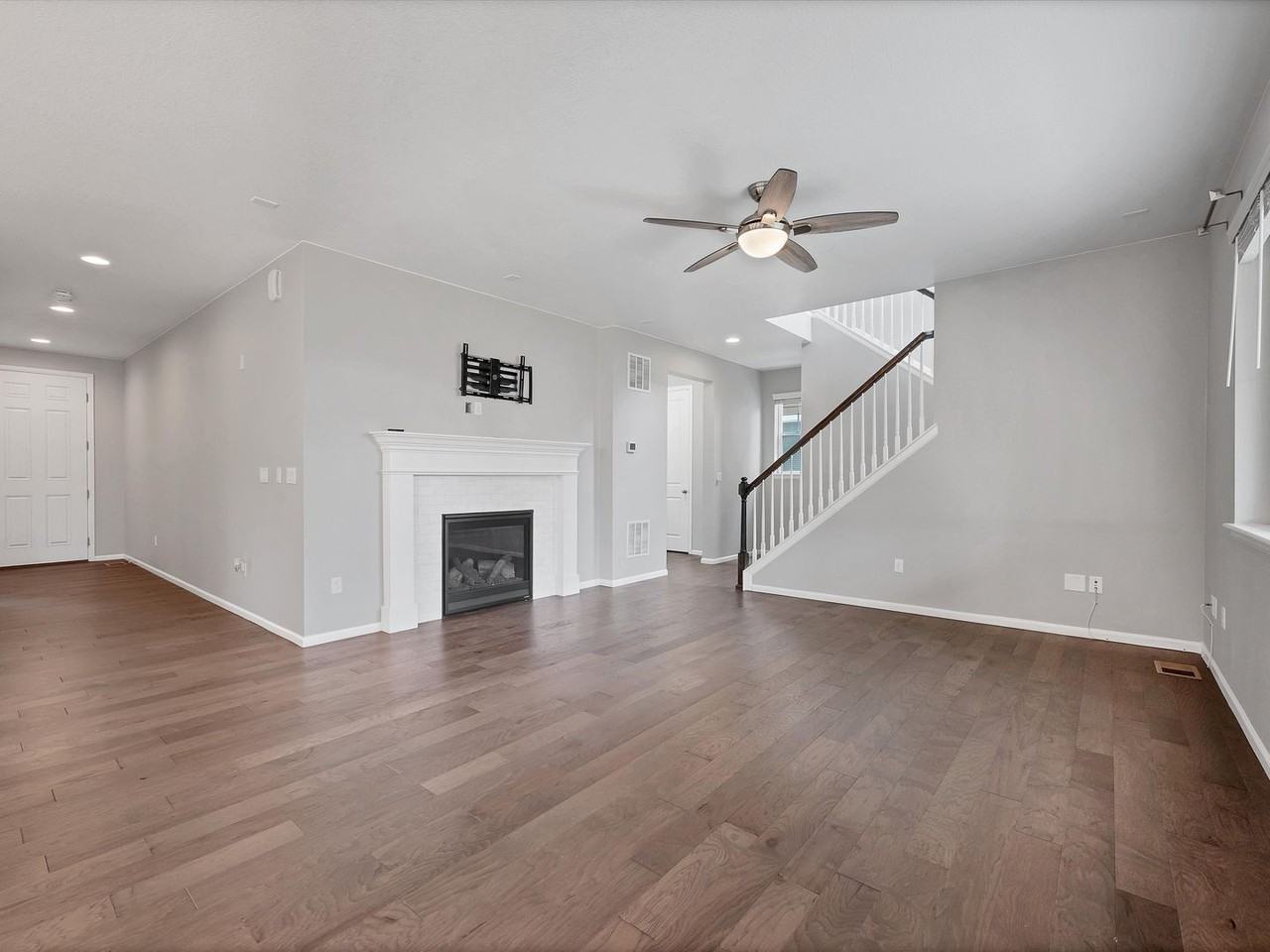 256 Western Sky Cir - Photo 3 of 39