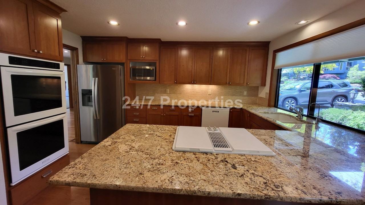 6677 Palomino Cir - Photo 3 of 28