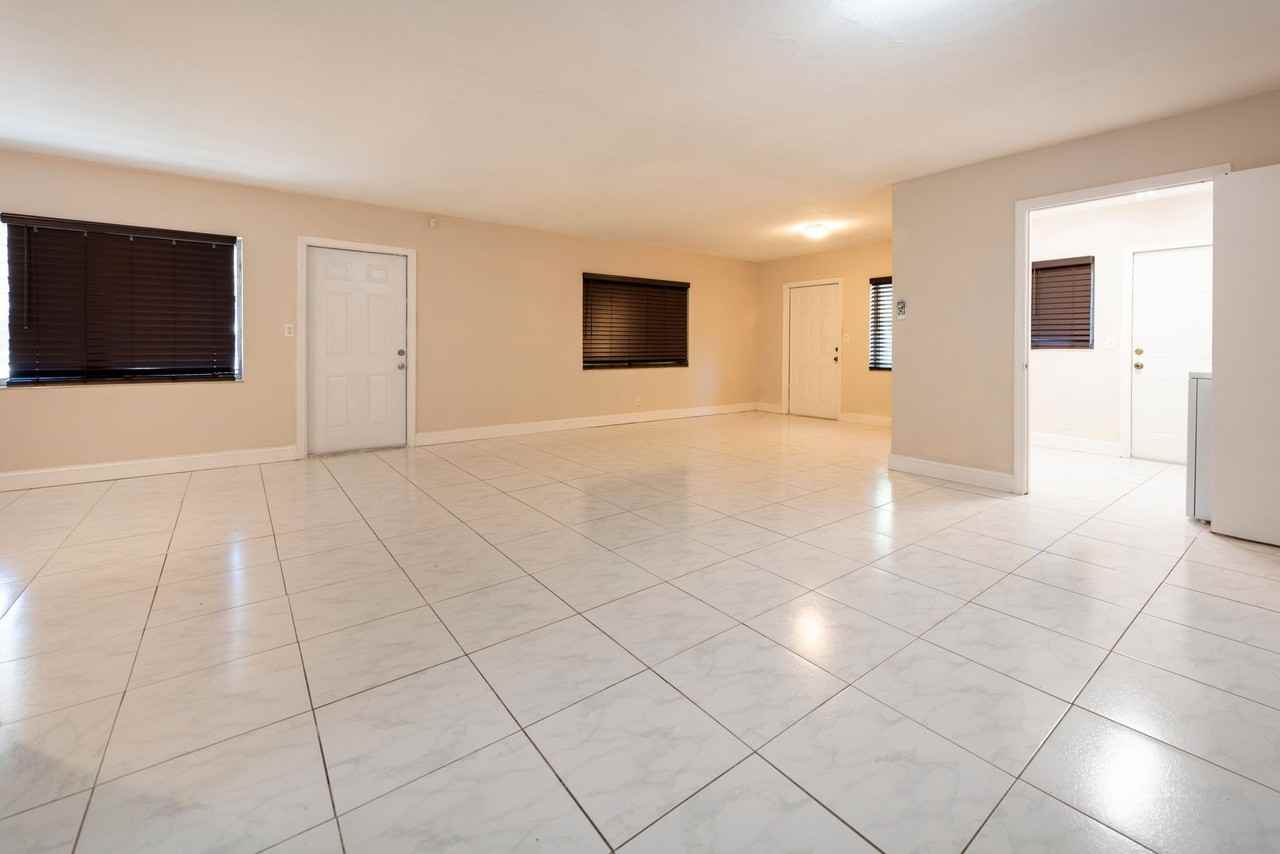 419 Se 18th St - Photo 2 of 21