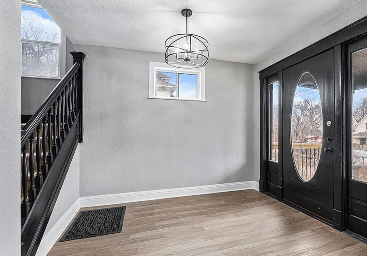 3028 Wayne Ave - Photo 3 of 20