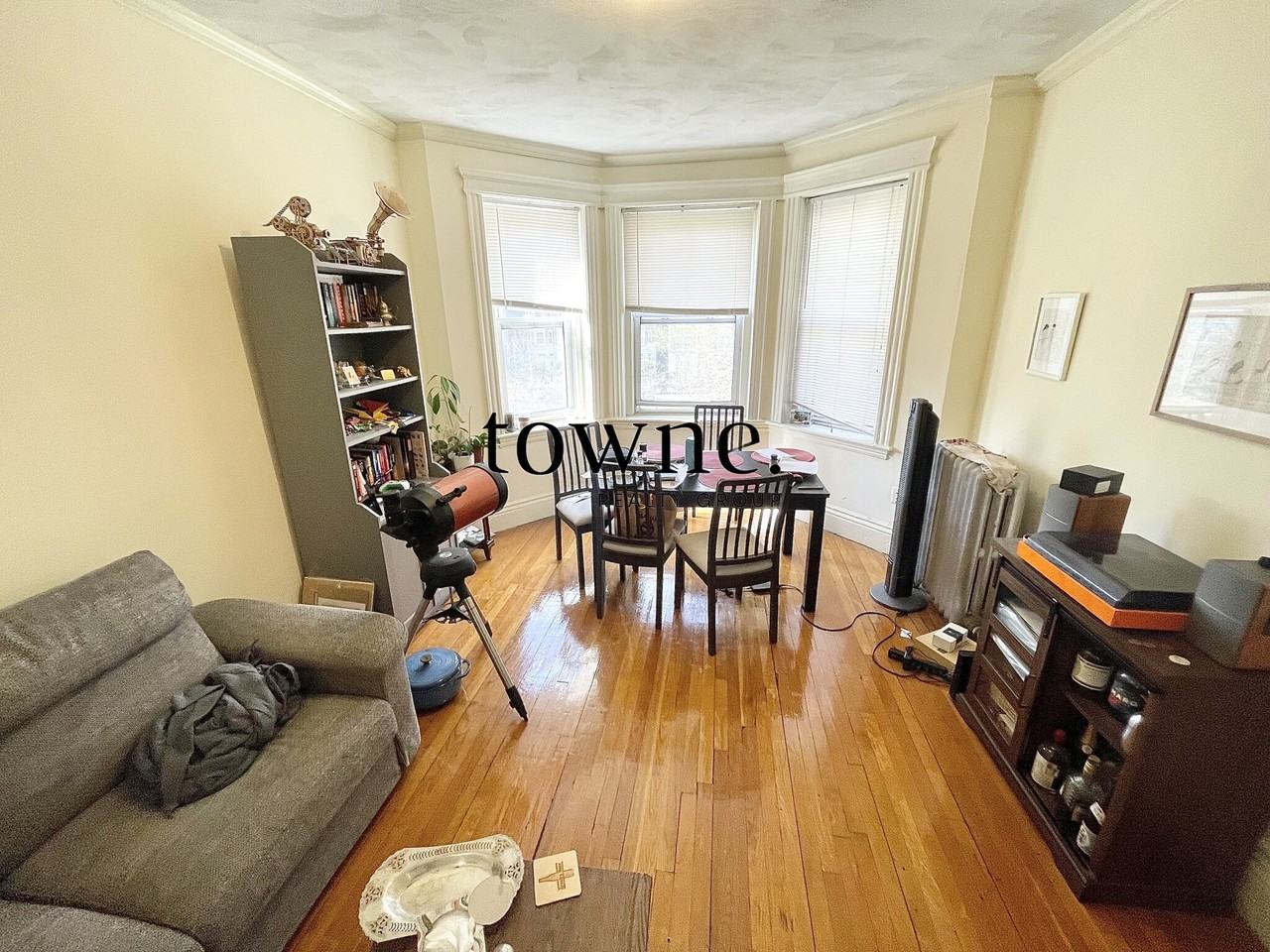 Queensberry St #12 - Photo 2 of 11